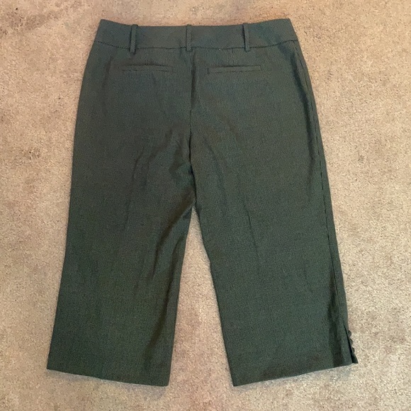 Black and White Checkered Pattern Capri Pants - Picture 2 of 9